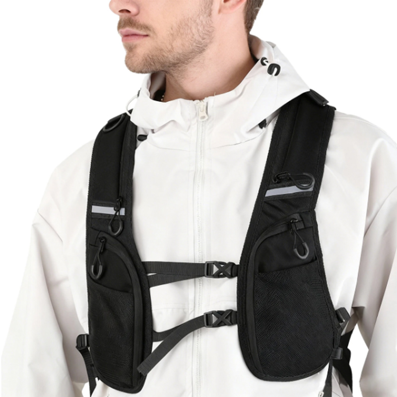 Tactical Vest Men - กระเป๋าคาดอกสะท้อนแสงสำหรับกีฬากลางแจ้ง เสื้อกั๊กยุทธวิธี กระเป๋าเป้สะพายหลังแนวฮิปฮอป สตรีทแวร์ กระเป๋าคาดอกผู้ชาย กระเป๋าหลายช่อง