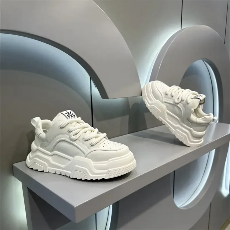 รองเท้าผ้าใบผู้ชายสไตล์ดีไซเนอ - Mens Fashion Trainers 2025 บทวิจารณ์และราคา